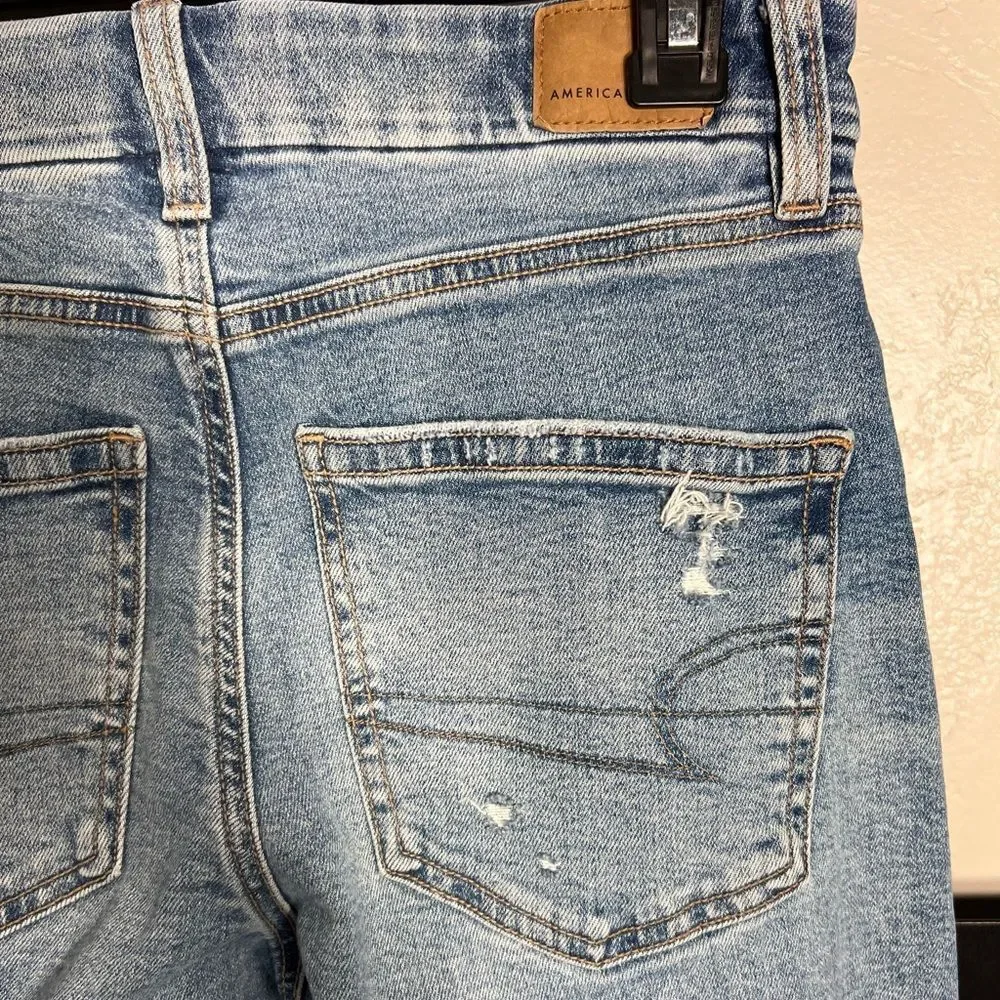 American Eagle Stretch Curvy Ripped Straight Jean Size 2